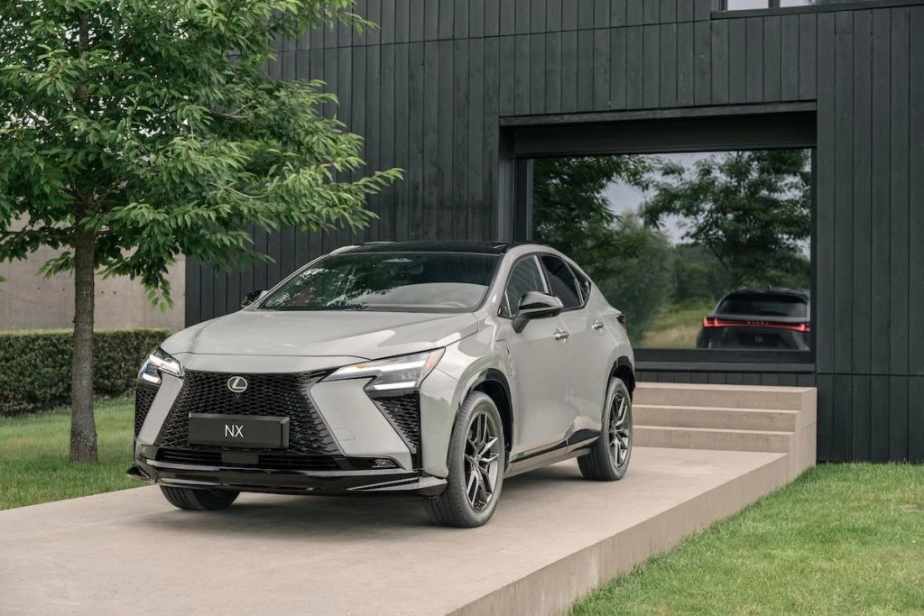 Lexus прокачав NX: новий гібрид їде 100 км лише на електриці