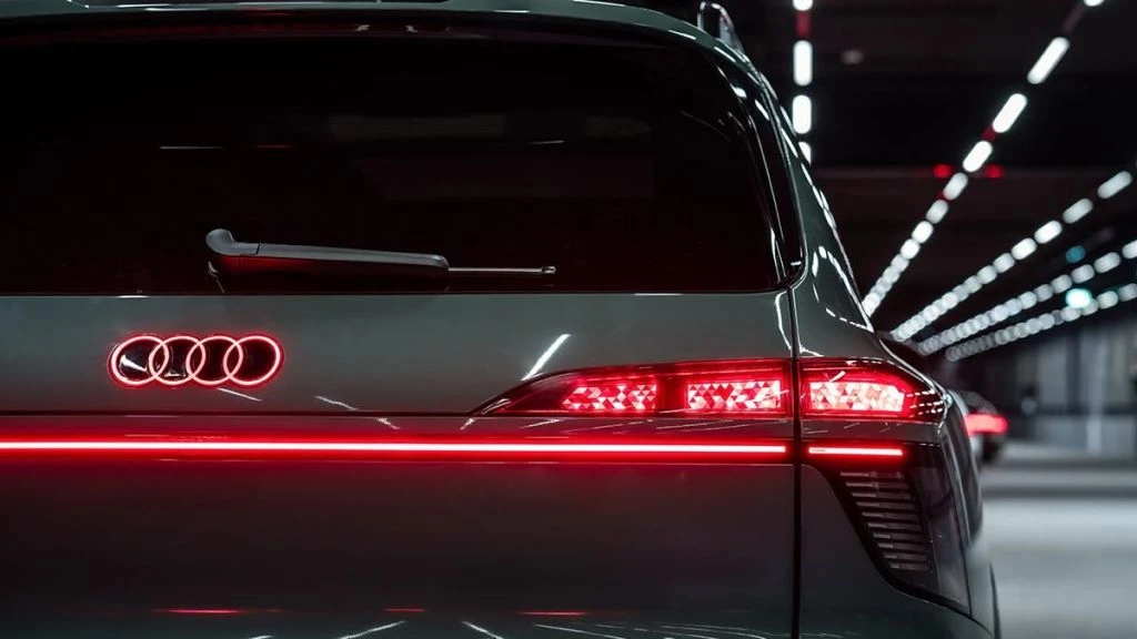Audi Q9 отримав гнучкі OLED-ліхтарі товщиною з людську волосину